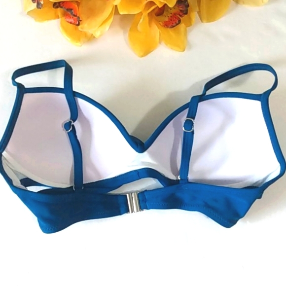 AQUA BLUE CUT-OUT TWIST FRONT BIKINI TOP  SIZE SMALL NWOT - Picture 4 of 11